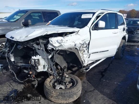 ✅ 2019 Jeep Grand Cherokee Laredo E • VIN: 1C4RJFAG0KC545782 • Lot: 43665243. Listed on IAAI with 68,393 mi. Free auction sales archive from the USA and detailed vehicle history report at DreamBid. Image 2.