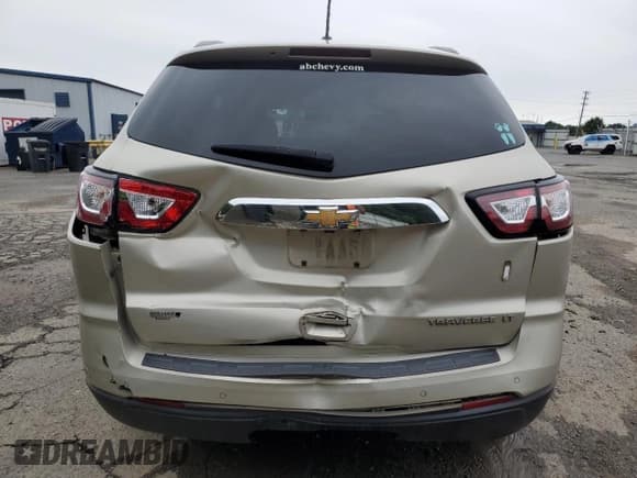 ✅ 2015 Chevrolet Traverse LT • VIN: 1GNKRHKD3FJ235953 • Lot: 57267914. Wystawiony na Copart z przebiegiem 110 417 mil. Bezpłatny archiwum sprzedaży aukcyjnych z USA i szczegółowy raport historii pojazdu na DreamBid. Zdjęcie 6.