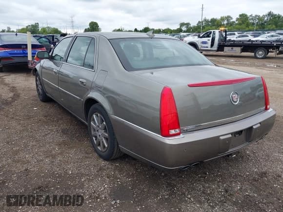 ✅ 2011 Cadillac DTS Premium Collection • VIN: 1G6KH5E62BU114723 • Lot: 43028847. Listed on IAAI with 114,469 mi. Free auction sales archive from the USA and detailed vehicle history report at DreamBid. Image 3.
