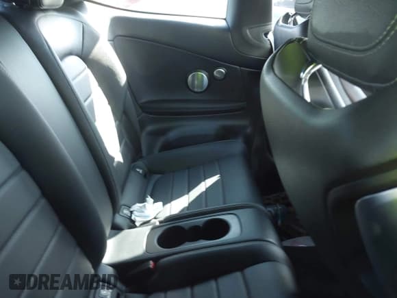 ✅ 2020 Mercedes-Benz C 300 • VIN: WDDWJ8DB8LF933234 • Lot: 43278288. Listed on IAAI with 46,064 mi. Free auction sales archive from the USA and detailed vehicle history report at DreamBid. Image 8.