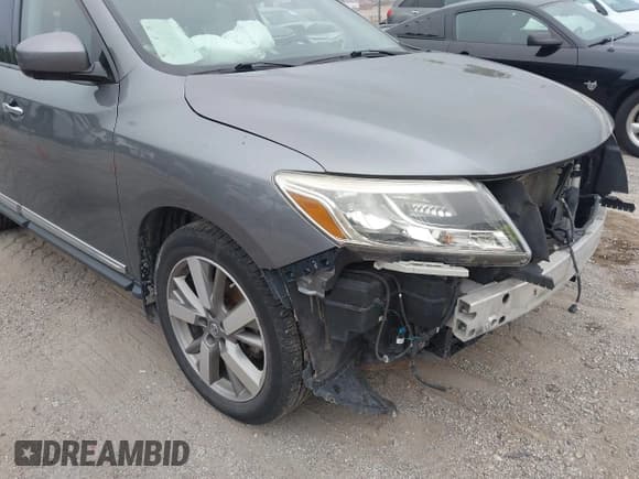✅ 2015 Nissan Pathfinder Platinum • VIN: 5N1AR2MMXFC714708 • Lot: 42755553. Listed on IAAI with 182,876 mi. Free auction sales archive from the USA and detailed vehicle history report at DreamBid. Image 17.