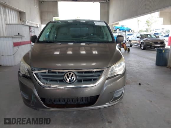 ✅ 2010 Volkswagen Routan S • VIN: 2V4RW4D11AR406513 • Lot: 43133387. Listed on IAAI with 95,856 mi. Free auction sales archive from the USA and detailed vehicle history report at DreamBid. Image 12.