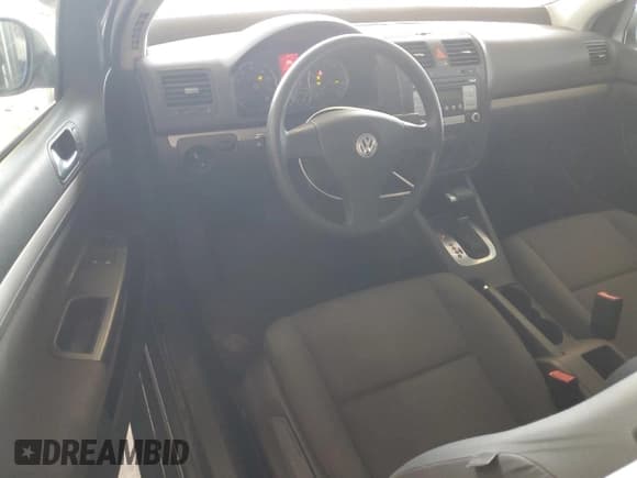 ✅ 2008 Volkswagen Rabbit S • VIN: WVWBB71K48W257991 • Lot: 81291105. Wystawiony na Copart z przebiegiem 64 082 mil. Bezpłatny archiwum sprzedaży aukcyjnych z USA i szczegółowy raport historii pojazdu na DreamBid. Zdjęcie 8.