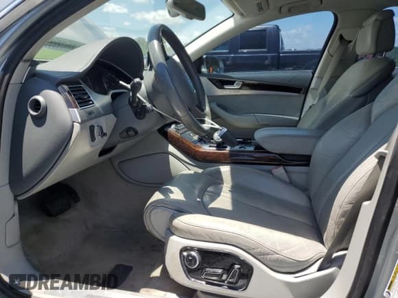 ✅ 2011 Audi A8 • VIN: WAUAVAFD0BN015607 • Lot: 61670435. Wystawiony na Copart z przebiegiem 205 402 mil. Bezpłatny archiwum sprzedaży aukcyjnych z USA i szczegółowy raport historii pojazdu na DreamBid. Zdjęcie 7.