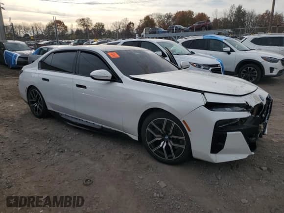 ✅ 2025 BMW i7 xDrive60 • VIN: WBY53EJ03SCU97473 • Лот: 91984235. Опубликован ранее на Copart с пробегом Не указан. Бесплатный доступ к архиву аукционных продаж из США и подробный отчёт об истории автомобиля на DreamBid. Изображение 4.