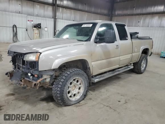 ✅ 2006 Chevrolet Silverado 2500HD LS • VIN: 1GCHK29G36E134019 • Lot: 54119355. Wystawiony na Copart z przebiegiem 324 388 mil. Bezpłatny archiwum sprzedaży aukcyjnych z USA i szczegółowy raport historii pojazdu na DreamBid. Zdjęcie 1.