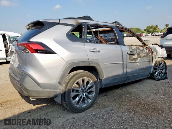 ✅ 2023 Toyota RAV4 XLE Premium • VIN: 2T3C1RFV4PC224798 • Лот: 71798545. Опубликован ранее на Copart с пробегом Не указан. Бесплатный доступ к архиву аукционных продаж из США и подробный отчёт об истории автомобиля на DreamBid. Изображение 3.