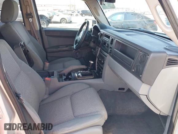 ✅ 2006 Jeep Commander • VIN: 1J8HG48N06C210930 • Lot: 42382695. Wystawiony na IAAI z przebiegiem 166 928 mil. Bezpłatny archiwum sprzedaży aukcyjnych z USA i szczegółowy raport historii pojazdu na DreamBid. Zdjęcie 5.