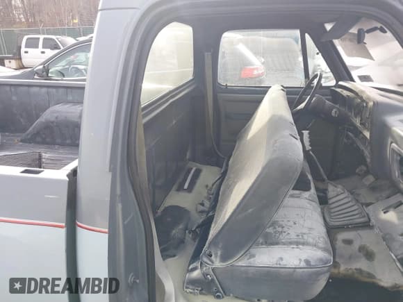 ✅ 1988 Dodge D/W 100 • VIN: 1B7FD04X9JS676023 • Lot: 40746708. Listed on IAAI with 98,215 mi. Free auction sales archive from the USA and detailed vehicle history report at DreamBid. Image 8.