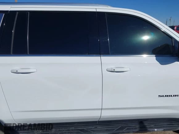 ✅ 2021 Chevrolet Suburban LT • VIN: 1GNSKCKD7MR363487 • Lot: 41669481. Wystawiony na IAAI z przebiegiem 89 484 mil. Bezpłatny archiwum sprzedaży aukcyjnych z USA i szczegółowy raport historii pojazdu na DreamBid. Zdjęcie 13.