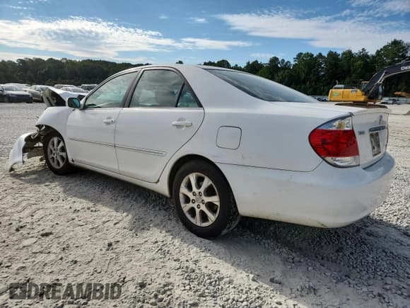✅ 2005 Toyota Camry XLE • VIN: 4T1BF30K75U092228 • Лот: 71008545. Опубликован ранее на Copart с пробегом 142 108 миль. Бесплатный доступ к архиву аукционных продаж из США и подробный отчёт об истории автомобиля на DreamBid. Изображение 2.