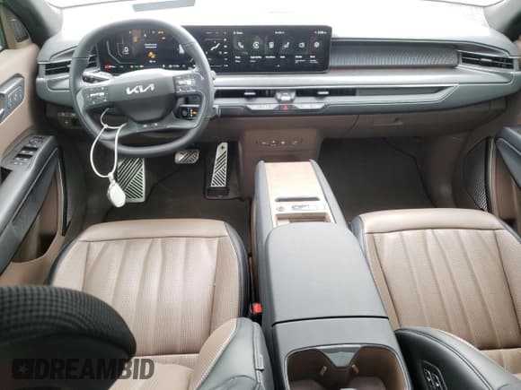 ✅ 2024 Kia EV9 GT-Line • VIN: KNDAEFS54R6035698 • Lot: 74137964. Wystawiony na Copart z przebiegiem 2 657 mil. Bezpłatny archiwum sprzedaży aukcyjnych z USA i szczegółowy raport historii pojazdu na DreamBid. Zdjęcie 8.