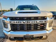 ✅ 2022 Chevrolet Silverado 2500HD LT • VIN: 1GC4YNEY0NF179067 • Lot: 82148125. Wystawiony na Copart z przebiegiem 77 136 mil. Bezpłatny archiwum sprzedaży aukcyjnych z USA i szczegółowy raport historii pojazdu na DreamBid. Zdjęcie 5.