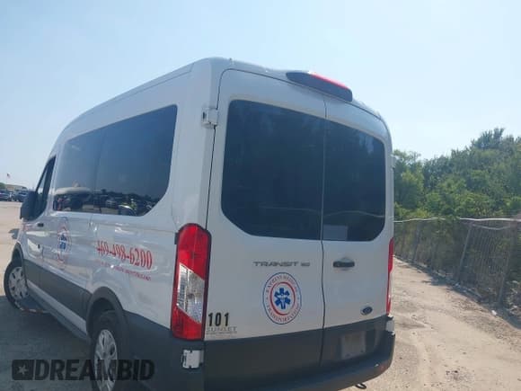 ✅ 2020 Ford Transit Cargo • VIN: 1FTYE1C82LKA63573 • Lot: 42900119. Wystawiony na IAAI z przebiegiem 218 177 mil. Bezpłatny archiwum sprzedaży aukcyjnych z USA i szczegółowy raport historii pojazdu na DreamBid. Zdjęcie 3.