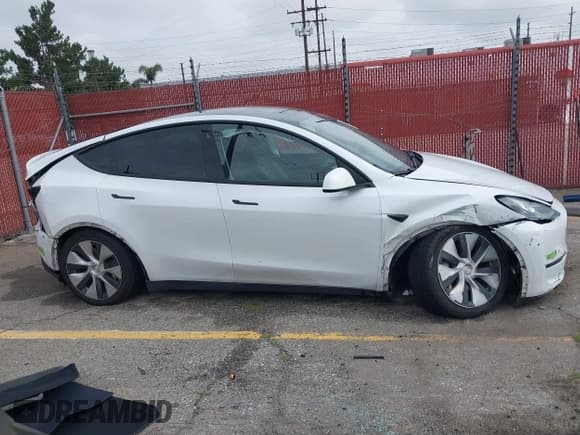 ✅ 2023 Tesla Model Y Long Range • VIN: 7SAYGAEE9PF702910 • Lot: 42199519. Wystawiony na IAAI z przebiegiem 91 094 mil. Bezpłatny archiwum sprzedaży aukcyjnych z USA i szczegółowy raport historii pojazdu na DreamBid. Zdjęcie 13.