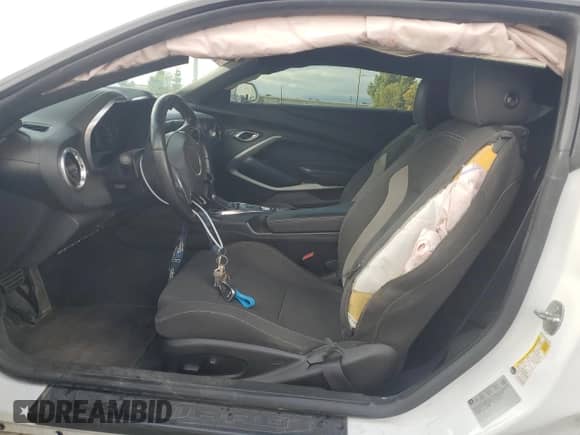 2017 Chevrolet Camaro 1LT z VIN 1G1FB1RS0H0107066, wystawiony jako Copart lot #86656895 z przebiegiem Nie podano mil oraz Szkoda całkowita • Salvage title. Historia ofert i sprzedaży dostępna na DreamBid. Obrazek 7.