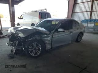 ✅ 2018 BMW 3 Series 330i • VIN: WBA8B9C54JK677161 • Lot: 82266585. Wystawiony na Copart z przebiegiem 82 150 mil. Bezpłatny archiwum sprzedaży aukcyjnych z USA i szczegółowy raport historii pojazdu na DreamBid. Zdjęcie 1.