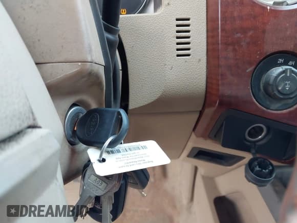 ✅ 2012 Ford F-250 XL • VIN: 1FT7W2B66CEA77425 • Lot: 43636705. Wystawiony na IAAI z przebiegiem 222 286 mil. Bezpłatny archiwum sprzedaży aukcyjnych z USA i szczegółowy raport historii pojazdu na DreamBid. Zdjęcie 11.