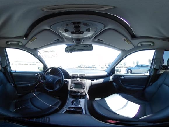 ✅ 2001 Mercedes-Benz C 230/260/280/320 • VIN: WDBRF61J41F104908 • Lot: 42003924. Wystawiony na IAAI z przebiegiem Nie podano. Bezpłatny archiwum sprzedaży aukcyjnych z USA i szczegółowy raport historii pojazdu na DreamBid. Zdjęcie 18.