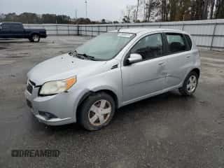 2011 Chevrolet Aveo LS z VIN KL1TD6DE8BB133534, wystawiony jako Copart lot #83668574 z przebiegiem 128 906 mil mil oraz Szkoda całkowita • Salvage title. Historia ofert i sprzedaży dostępna na DreamBid. Obrazek 1.