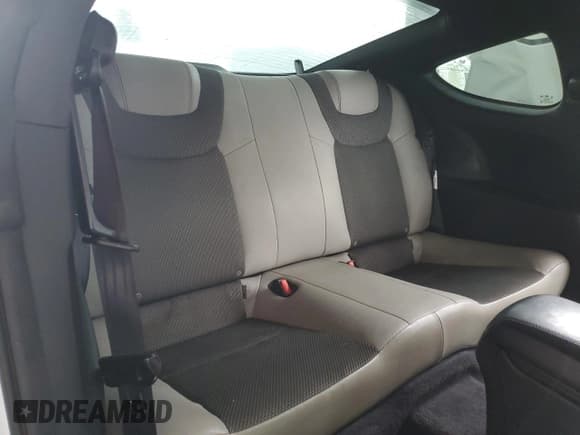 ✅ 2015 Hyundai Genesis Coupe 3.8L Base • VIN: KMHHT6KJ2FU125176 • Lot: 60435415. Wystawiony na Copart z przebiegiem 80 476 mil. Bezpłatny archiwum sprzedaży aukcyjnych z USA i szczegółowy raport historii pojazdu na DreamBid. Zdjęcie 10.