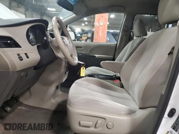 ✅ 2013 Toyota Sienna LE AAS • VIN: 5TDKK3DC2DS397156 • Lot: 87222915. Wystawiony na Copart z przebiegiem 117 000 mil. Bezpłatny archiwum sprzedaży aukcyjnych z USA i szczegółowy raport historii pojazdu na DreamBid. Zdjęcie 7.