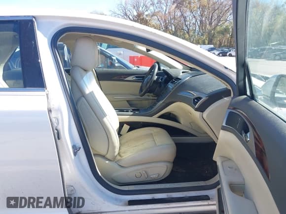 ✅ 2015 Lincoln MKZ Hybrid • VIN: 3LN6L2LUXFR607880 • Lot: 43657969. Wystawiony na IAAI z przebiegiem 225 419 mil. Bezpłatny archiwum sprzedaży aukcyjnych z USA i szczegółowy raport historii pojazdu na DreamBid. Zdjęcie 5.