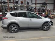 ✅ 2017 Toyota RAV4 LE • VIN: 2T3BFREV4HW603072 • Lot: 43761913. Wystawiony na IAAI z przebiegiem 54 891 mil. Bezpłatny archiwum sprzedaży aukcyjnych z USA i szczegółowy raport historii pojazdu na DreamBid. Zdjęcie 13.