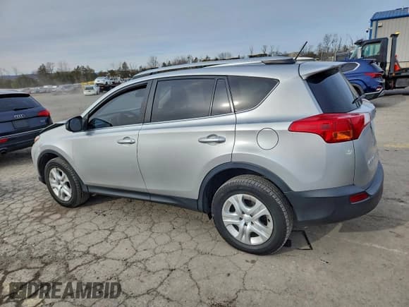 ✅ 2015 Toyota RAV4 LE • VIN: JTMBFREV2FJ042575 • Lot: 95667135. Listed on Copart with 245,773 mi. Free auction sales archive from the USA and detailed vehicle history report at DreamBid. Image 2.