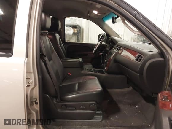 ✅ 2013 Chevrolet Tahoe LT • VIN: 1GNSKBE08DR215142 • Lot: 43665019. Listed on IAAI with 203,239 mi. Free auction sales archive from the USA and detailed vehicle history report at DreamBid. Image 5.