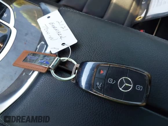 ✅ 2019 Mercedes-Benz C 300 • VIN: WDDWJ8DB6KF803628 • Lot: 41541737. Wystawiony na IAAI z przebiegiem 90 239 mil. Bezpłatny archiwum sprzedaży aukcyjnych z USA i szczegółowy raport historii pojazdu na DreamBid. Zdjęcie 11.