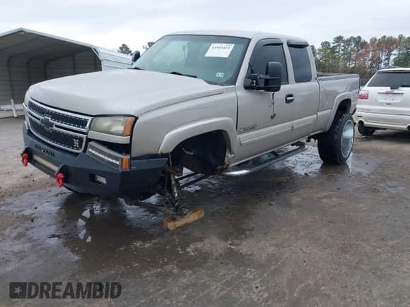 ✅ 2006 Chevrolet Silverado 2500HD LT2 • VIN: 1GCHK29U56E120712 • Lot: 41945423. Wystawiony na IAAI z przebiegiem 277 045 mil. Bezpłatny archiwum sprzedaży aukcyjnych z USA i szczegółowy raport historii pojazdu na DreamBid. Zdjęcie 2.