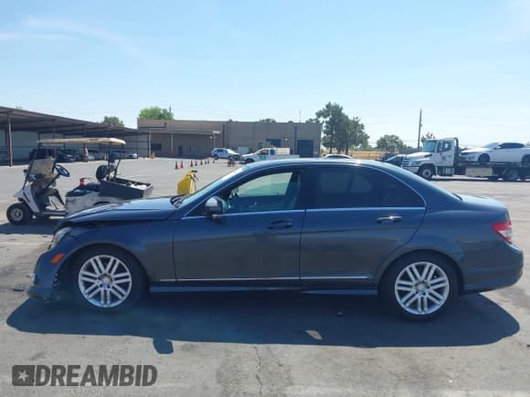 ✅ 2009 Mercedes-Benz C 300 Sport • VIN: WDDGF54XX9R059816 • Lot: 43130862. Listed on IAAI with 143,383 mi. Free auction sales archive from the USA and detailed vehicle history report at DreamBid. Image 15.