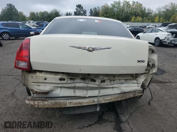✅ 2006 Chrysler 300 • VIN: 2C3KA43R56H213154 • Lot: 81953245. Wystawiony na Copart z przebiegiem Nie podano. Bezpłatny archiwum sprzedaży aukcyjnych z USA i szczegółowy raport historii pojazdu na DreamBid. Zdjęcie 6.