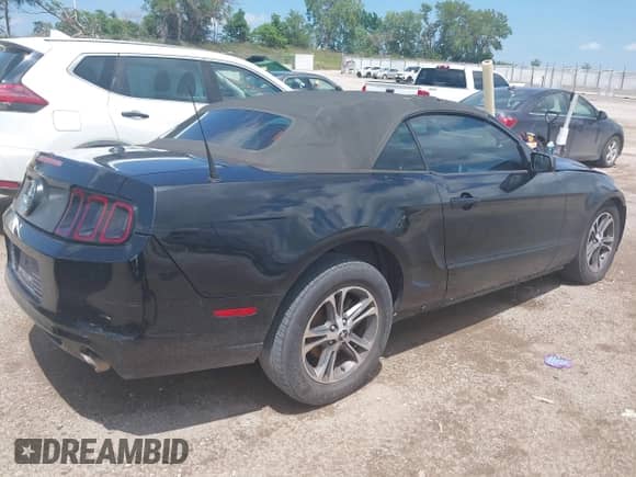 2014 Ford Mustang V6 с VIN 1ZVBP8EM5E5243910, выставлен на аукционе IAAI как лот 42648737 с пробегом 251 987 миль миль и . История ставок и продаж доступна на DreamBid. Изображение 4.