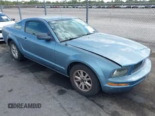 ✅ 2007 Ford Mustang Deluxe • VIN: 1ZVFT80N575289186 • Lot: 43867002. Listed on IAAI with 200,576 mi. Free auction sales archive from the USA and detailed vehicle history report at DreamBid. Image 1.