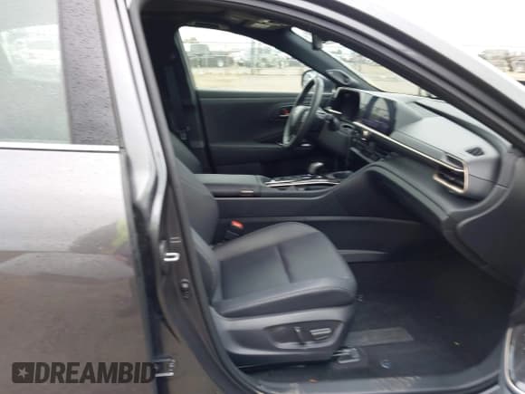 ✅ 2024 Toyota Crown XLE • VIN: JTDAAAAF5R3029757 • Lot: 41773356. Wystawiony na IAAI z przebiegiem 13 510 mil. Bezpłatny archiwum sprzedaży aukcyjnych z USA i szczegółowy raport historii pojazdu na DreamBid. Zdjęcie 5.