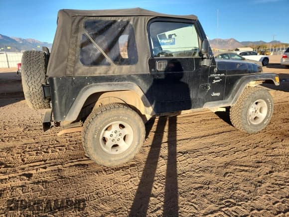 ✅ 2000 Jeep Wrangler Sport • VIN: 1J4FA49S9YP738234 • Lot: 91114555. Listed on Copart with 245,066 mi. Free auction sales archive from the USA and detailed vehicle history report at DreamBid. Image 3.