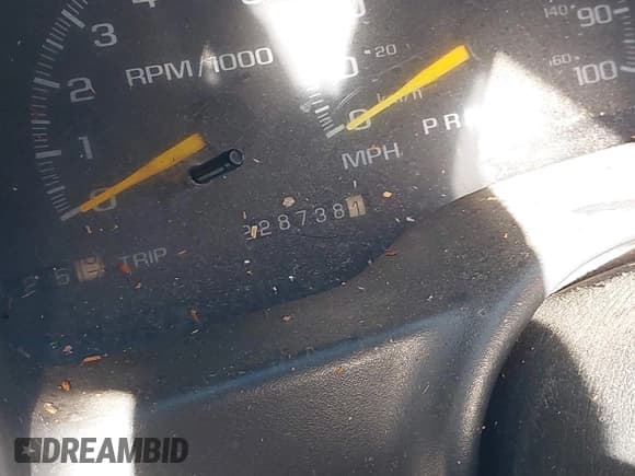 ✅ 1997 Chevrolet Silverado 1500 • VIN: 2GCEK19R5V1211794 • Lot: 43594101. Wystawiony na IAAI z przebiegiem 228 738 mil. Bezpłatny archiwum sprzedaży aukcyjnych z USA i szczegółowy raport historii pojazdu na DreamBid. Zdjęcie 16.