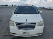 ✅ 2010 Chrysler Town & Country Touring Plus • VIN: 2A4RR8DX8AR480664 • Lot: 69492705. Wystawiony na Copart z przebiegiem 233 855 mil. Bezpłatny archiwum sprzedaży aukcyjnych z USA i szczegółowy raport historii pojazdu na DreamBid. Zdjęcie 5.