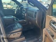 ✅ 2020 GMC Sierra 1500 • VIN: 1GTU99EL7LZ298965 • Lot: 76543944. Wystawiony na Copart z przebiegiem 74 502 mil. Bezpłatny archiwum sprzedaży aukcyjnych z USA i szczegółowy raport historii pojazdu na DreamBid. Zdjęcie 5.