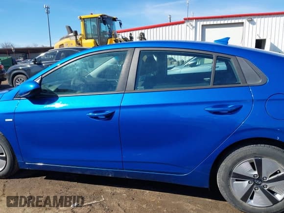 ✅ 2018 Hyundai Ioniq Blue • VIN: KMHC65LC3JU072993 • Lot: 41583151. Wystawiony na IAAI z przebiegiem 182 964 mil. Bezpłatny archiwum sprzedaży aukcyjnych z USA i szczegółowy raport historii pojazdu na DreamBid. Zdjęcie 15.