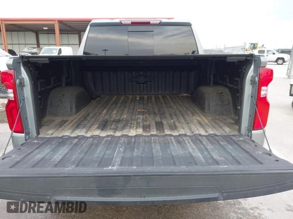 ✅ 2024 Chevrolet Silverado 1500 RST • VIN: 1GCUDEE80RZ255354 • Lot: 42016764. Listed on IAAI with 32,569 mi. Free auction sales archive from the USA and detailed vehicle history report at DreamBid. Image 18.