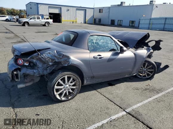 ✅ 2008 Mazda MX-5 Miata Grand Touring • VIN: JM1NC26F880156965 • Lot: 71370335. Wystawiony na Copart z przebiegiem Nie podano. Bezpłatny archiwum sprzedaży aukcyjnych z USA i szczegółowy raport historii pojazdu na DreamBid. Zdjęcie 3.