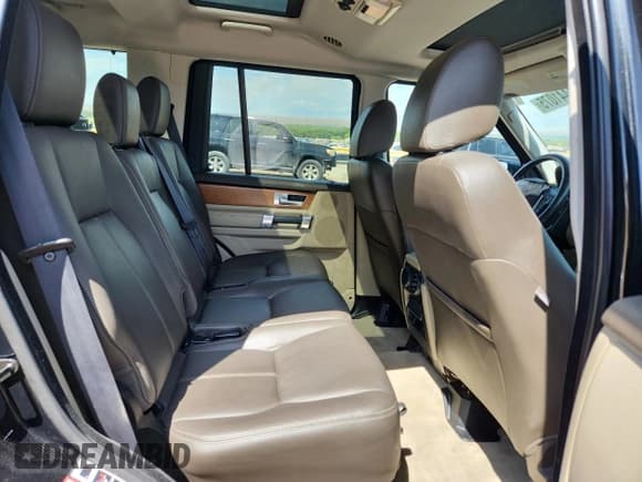 ✅ 2015 Land Rover LR4 Lux • VIN: SALAK2V67FA775589 • Lot: 68441075. Wystawiony na Copart z przebiegiem 105 517 mil. Bezpłatny archiwum sprzedaży aukcyjnych z USA i szczegółowy raport historii pojazdu na DreamBid. Zdjęcie 10.