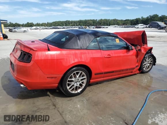✅ 2013 Ford Mustang Premium • VIN: 1ZVBP8EM1D5216346 • Lot: 70202185. Wystawiony na Copart z przebiegiem 66 324 mil. Bezpłatny archiwum sprzedaży aukcyjnych z USA i szczegółowy raport historii pojazdu na DreamBid. Zdjęcie 3.