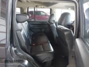 ✅ 2009 Jeep Commander Limited • VIN: 1J8HG58T39C517887 • Lot: 42186705. Wystawiony na IAAI z przebiegiem 234 448 mil. Bezpłatny archiwum sprzedaży aukcyjnych z USA i szczegółowy raport historii pojazdu na DreamBid. Zdjęcie 8.