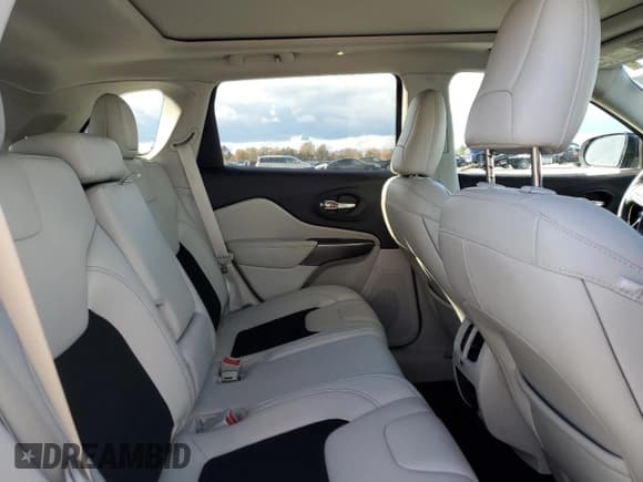 ✅ 2020 Jeep Cherokee Latitude Plus • VIN: 1C4PJMLX6LD508997 • Lot: 90768885. Wystawiony na Copart z przebiegiem 228 292 mil. Bezpłatny archiwum sprzedaży aukcyjnych z USA i szczegółowy raport historii pojazdu na DreamBid. Zdjęcie 11.