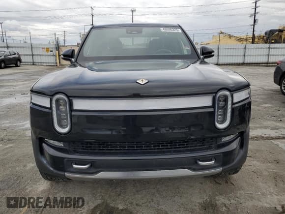 ✅ 2022 Rivian R1T Launch Edition • VIN: 7FCTGAAL4NN003172 • Lot: 48696325. Wystawiony na Copart z przebiegiem 38 663 mil. Bezpłatny archiwum sprzedaży aukcyjnych z USA i szczegółowy raport historii pojazdu na DreamBid. Zdjęcie 5.