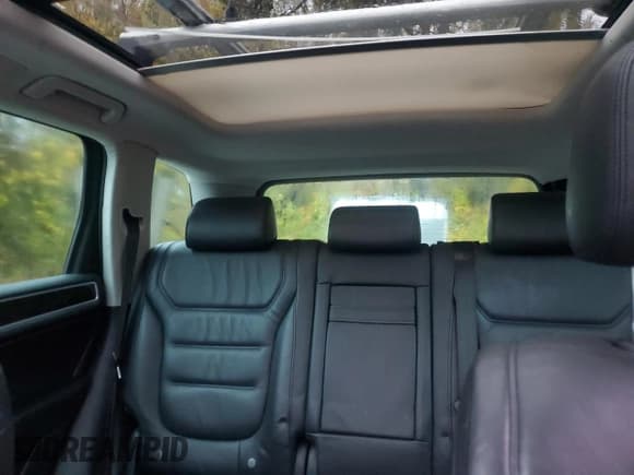 ✅ 2013 Volkswagen Touareg Sport • VIN: WVGEP9BP6DD004760 • Лот: 90451495. Опубликован ранее на Copart с пробегом 283 401 миль. Бесплатный доступ к архиву аукционных продаж из США и подробный отчёт об истории автомобиля на DreamBid. Изображение 10.